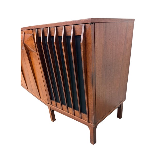 1960s Mid-Century Modern Brazilian Style 2-Piece Walnut Bar Storage Cabinet For Sale - Image 5 of 15