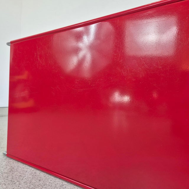 1980s Bauhaus Chrome and Red Metal Side Table in the style of Marcel Breuer, 1980s For Sale - Image 5 of 9