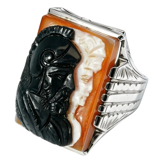 1970s 10K Yellow Gold Onyx & Shell Trojan Warrior Cameo Men's Ring, Size 8.75 For Sale