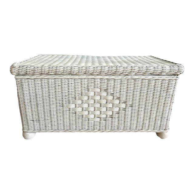 Vintage White Wicker Blanket Chest or Trunk, Lloyd Loom Style For Sale
