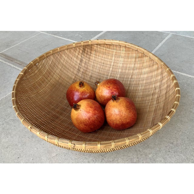 Late 20th-Century Nicely-Sized Contemporary Winnowing-Style Handwoven Bamboo Basket For Sale - Image 17 of 17