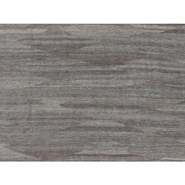 Modern Hand-Woven Flat-Weave Kilim in Wool With Sub-Geometric Diamond Design For Sale In Atlanta - Image 6 of 13