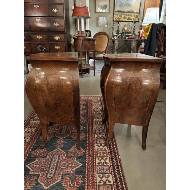 Petite Antique Bombe Chest With Inlay and Three Drawers For Sale In Minneapolis - Image 6 of 12