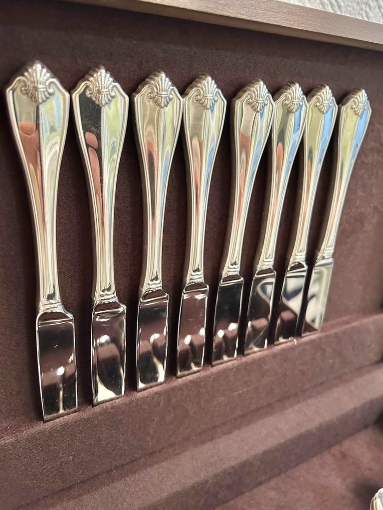 1985 William Rogers/Oneida Silverplate Flatware “King James” in