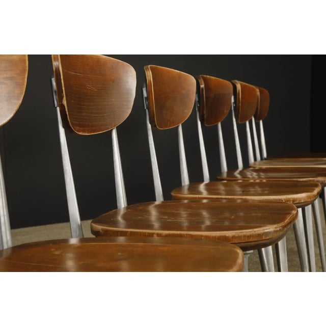 Elegant and sculptural, this rare set of six (6) Shelby Williams 'Gazelle' dining chairs captures the best of American...