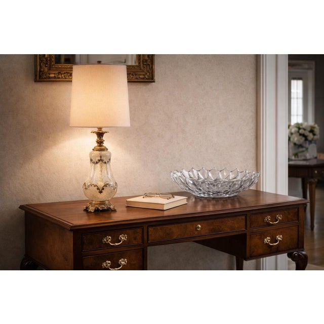 Vintage Clear Glass Faceted Centerpiece Bowl – Scalloped Edge Geometric Design For Sale In Los Angeles - Image 6 of 8