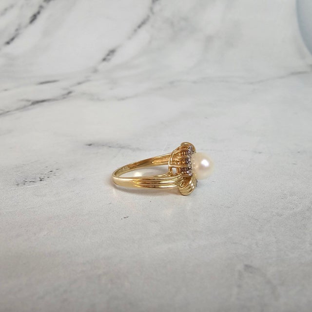 2020s Freshwater Pearl Diamond Ring .50cttw 14K Yellow Gold, Size 4 For Sale - Image 5 of 5