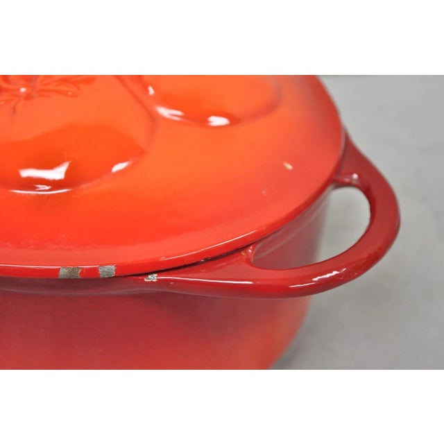Late 20th Century Technique 4 Quart Red Cast Iron Dutch Oven Covered Pot With Tomato Design on Lid For Sale - Image 5 of 13