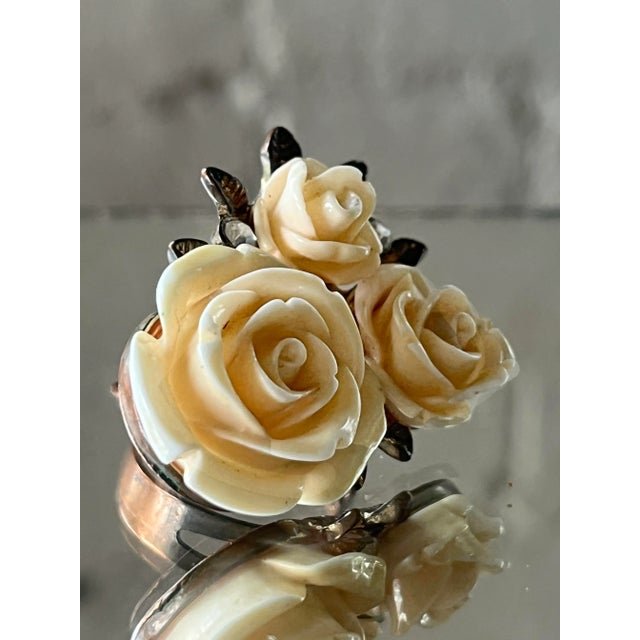 1960s Vintage Resin Coral Flower Ring, Size 7 For Sale - Image 6 of 8