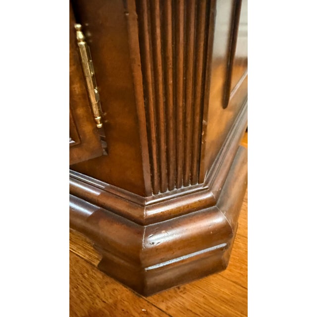 Vintage Maitland-Smith Rotating Rent Table / Drum Table in Mahogany & Burlwood – Alphabetized Drawers – 42” Round For Sale - Image 9 of 18