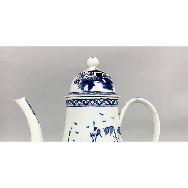 Chinoiserie Late 18th Century Staffordshire Pearlware Chinoiserie Coffee Pot, Blue and White, Chinese House Pattern For Sale - Image 3 of 6