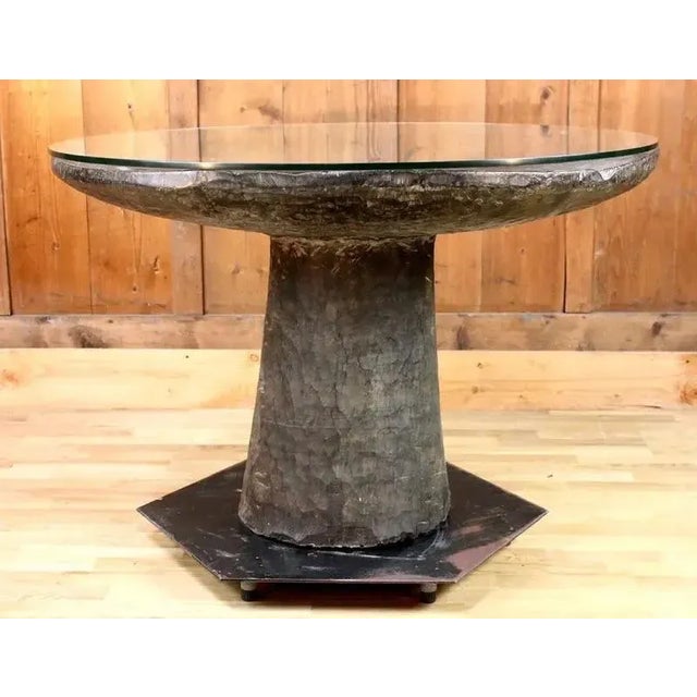 This 20th century table is a real ritual table of the Malinké people, sometimes used for sacrifices. The Malinké people...