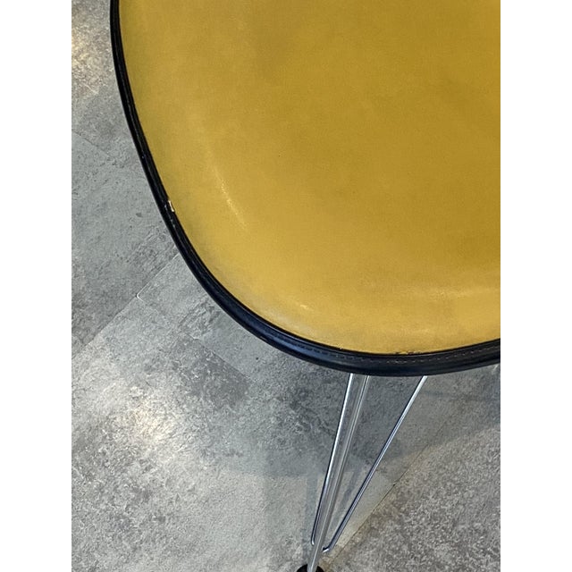 DSR "Dining Side Chair Rod" Designed by Charles & Ray Eames Manufactured by Herman Miller Yellow This chair is an original...