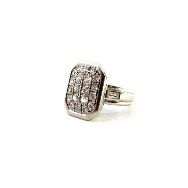 Gold White Gold Ring with Brilliant-Cut Diamonds and Cut-Out Corners For Sale - Image 8 of 10