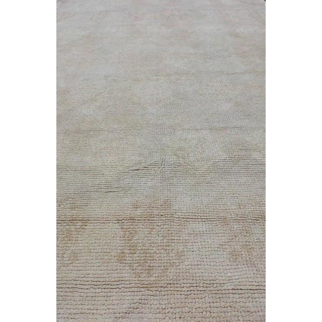 Midcentury Rug From Turkey With Modern Tulu Design 3'3 X 6'11 For Sale - Image 4 of 9