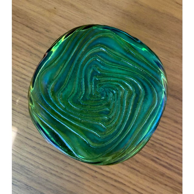 Bohemian Art Nouveau Iridescent Green Glass Vase | Loetz-Style Creta Papillon | C. 1900–1910 For Sale In Columbus - Image 6 of 6