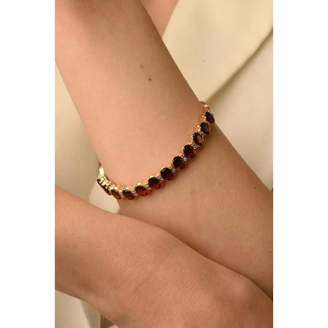 Art Deco Natural Blood Red Garnet 11.1 Carats Gemstone Bracelet in 14k Gold For Sale In New York - Image 6 of 17
