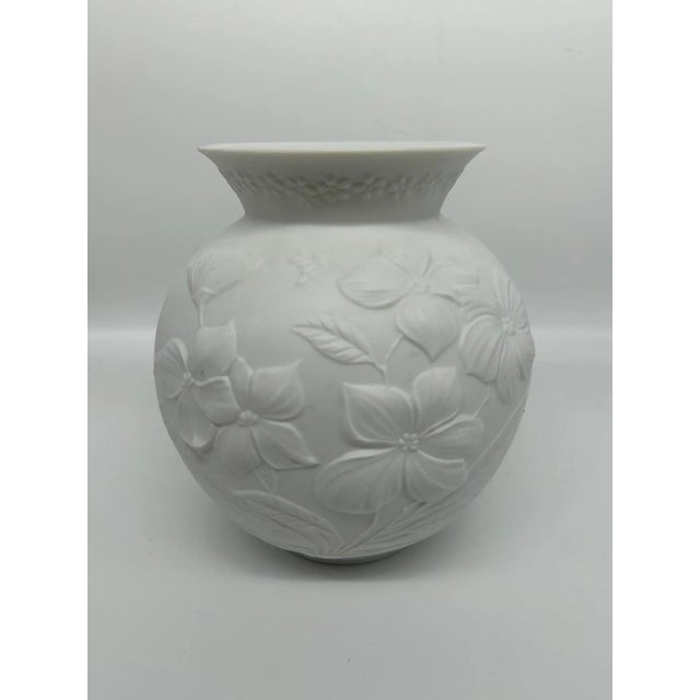 1970s Porcelain Vase from AK Kaiser, 1970s For Sale - Image 5 of 11