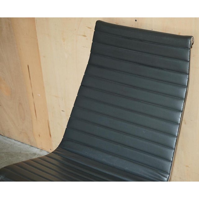 Vintage Hillie Stamped Black Leather Swivel Lounge Chairs from Herman Miller, Set of 2 For Sale - Image 18 of 18