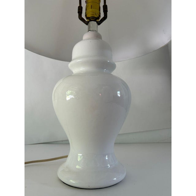 Vintage Modern White Ginger Table Lamp in very good working condition , lamp was wiring with USA lamp company called...