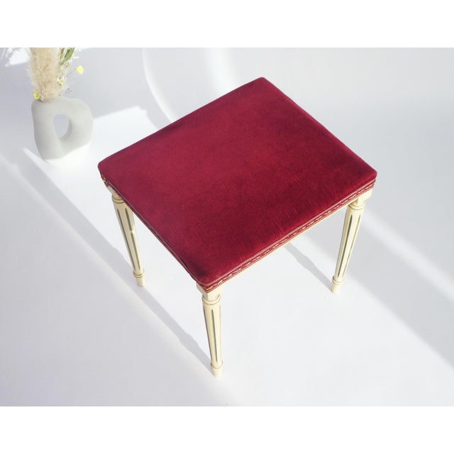 French Louis XVI Style Wooden Bench with Red Velvet, 1960s For Sale - Image 3 of 8