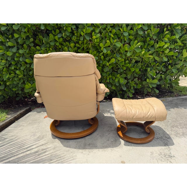 Animal Skin Vintage Ekornes Stressless Reno Leather Recliner Lounge Chair and Ottoman, Made in Norway For Sale - Image 7 of 12