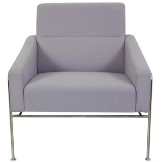 Airport Chair 3301 in Purple Fabric from Arne Jacobsen, 1980s For Sale