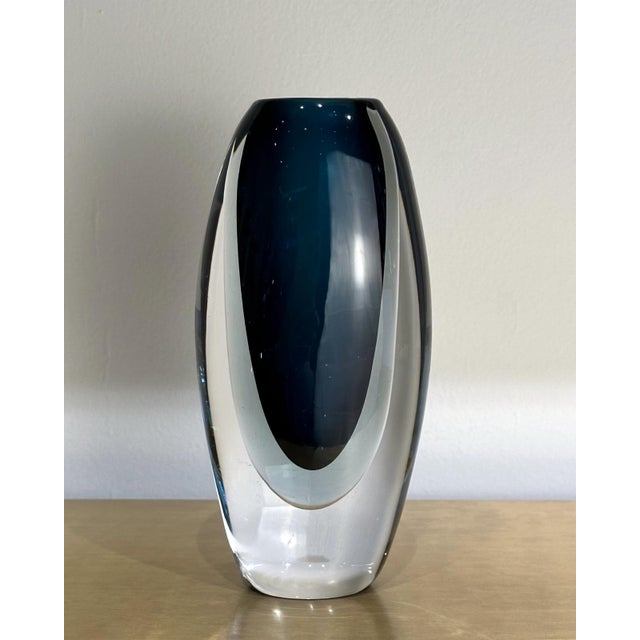 Vicke Lindstrand Blue Vase by Vicke Lindstrand for Kosta, 1960s For Sale - Image 4 of 4