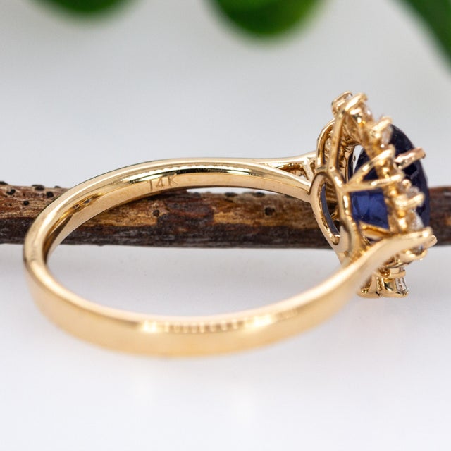 Metal 1.85cts Ceylon Sapphire Ring With Earth Mined Diamonds in Solid 14k Yellow Gold, Size 6.75 For Sale - Image 7 of 7