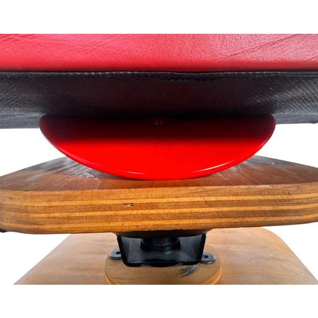 Qor360 Cleo Stool: Dynamic Ergonomics Meets Sculptural Design For Sale - Image 9 of 14