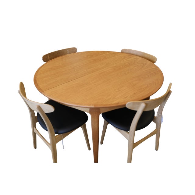 Round Oak Model 62 Dining Table by Henning Kjærnulf for Sorø Stolefabrik, Denmark, 1960s For Sale - Image 4 of 18