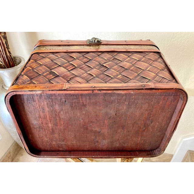 Late 20th-Century Handwoven Tabletop Rattan & Bamboo Wood Storage Box For Sale - Image 10 of 13