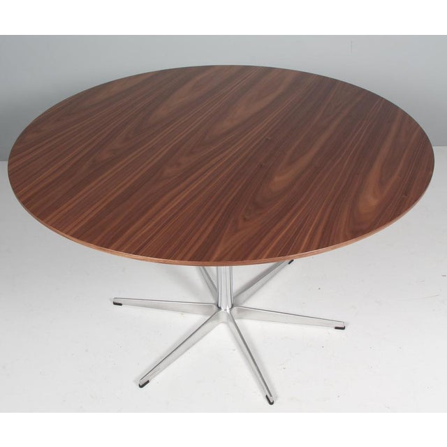 Dining Table in Circular Walnut attributed to Piet Hein and Bruno Mathsson for Fritz Hansen For Sale - Image 3 of 8