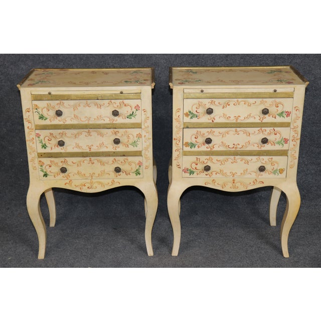 1950's Pair of Italian Venetian Style Creme Paint Decorated and Gilt Nightstands For Sale - Image 4 of 13