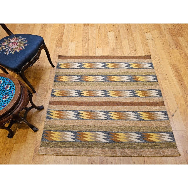Square Size Vintage Native American Navajo Rug. Wool & Cotton, Eye Dazzler Pattern, 4x4 For Sale In Chicago - Image 6 of 17