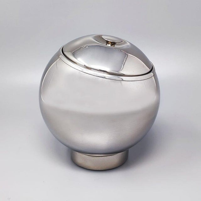 1960s Stunning ice bucket in stainless steel by Aldo Tura for Macabo. Made in Italy. It's in excellent condition....