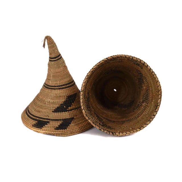 African Early 20th Century Tutsi Basket with Lid Rwanda For Sale - Image 3 of 4
