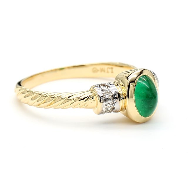 0.70 Carat Cabochon Emerald Bezel Set 14k Gold Ring, Size 7 For Sale - Image 4 of 10