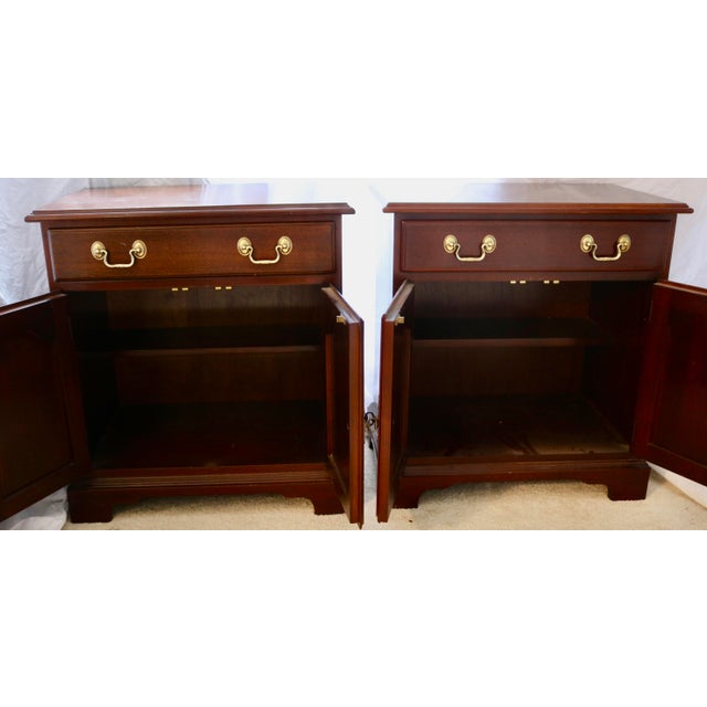 Late 20th Century Wellington Hall Mahogany Side Table Chests - A Pair For Sale - Image 4 of 6