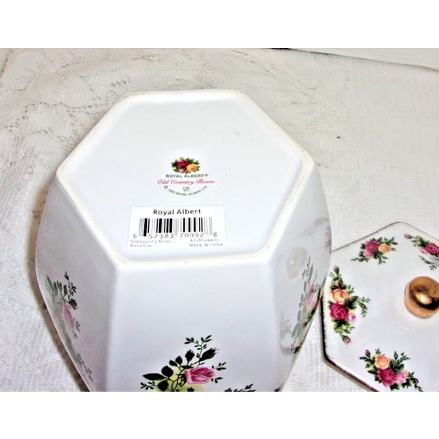 Beautiful vintage Royal Albert Old Country Roses biscuit jar, standing approximately 8 inches tall. This classic piece...