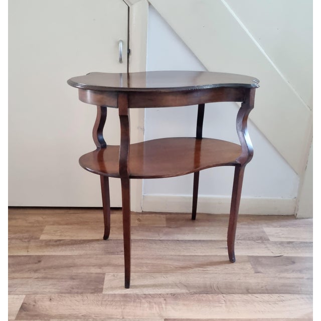 This is a very elegant and beautifully shaped table. It would look ideal used as a console table, hallway table or...