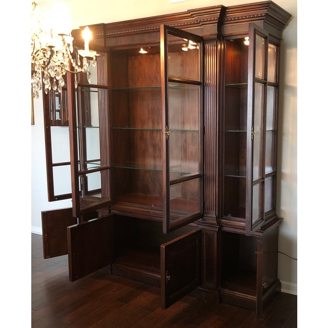 Chocolate 1990s Century Claridge Collection Breakfront China Cabinet / Lighted / Glass Shelves Mahogany (2 Piece), Attributed For Sale - Image 8 of 16