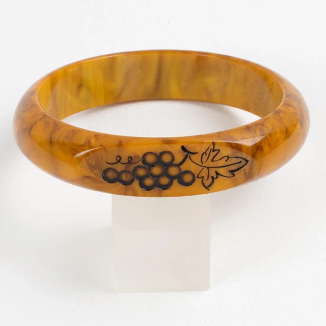 Art Deco Bakelite Carved Mississippi Swamp Marble Bracelet Bangle For Sale - Image 3 of 6