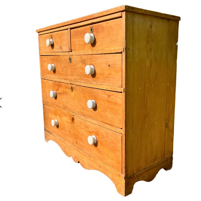19th Century American Primitive Pine Chest of Drawers With Porcelain Knobs, 19th Century For Sale - Image 5 of 10
