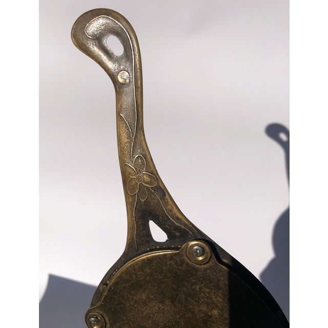 1920s French Art Deco Brass Handheld Mirror With Female Figure and Flower Etchings For Sale In Los Angeles - Image 6 of 10