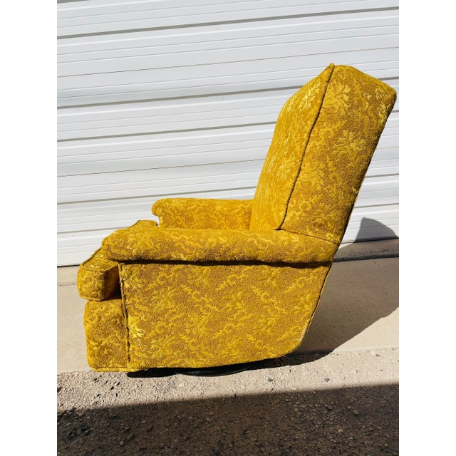 1970s Vintage 1970s Mid Century Modern Gold Swivel Accent Chair For Sale - Image 5 of 11