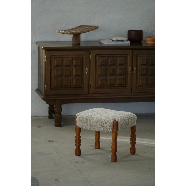 Mid-Century Modern Danish Oak Stools with Lambswool Upholstery from Henning Kjærnulf, 1950s, Set of 2 For Sale - Image 4 of 14