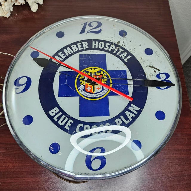 Mid-Century Modern Vintage Member Hospital Blue Cross Plan Clock Bubble Glass Pam Advertising For Sale - Image 3 of 12
