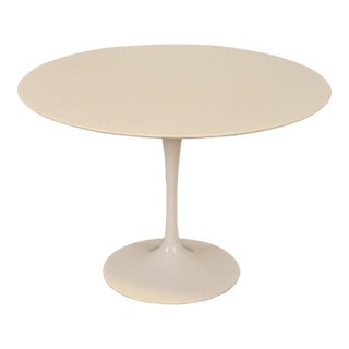 Eero Saarinen for Knoll Mid-Century Modern White Pedestal Tulip Dining Table For Sale
