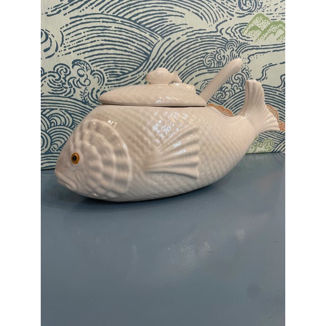 Vintage Figural Fish Tureen With Lid & Ladle – White Ceramic Coastal Nautical Serveware For Sale - Image 10 of 10